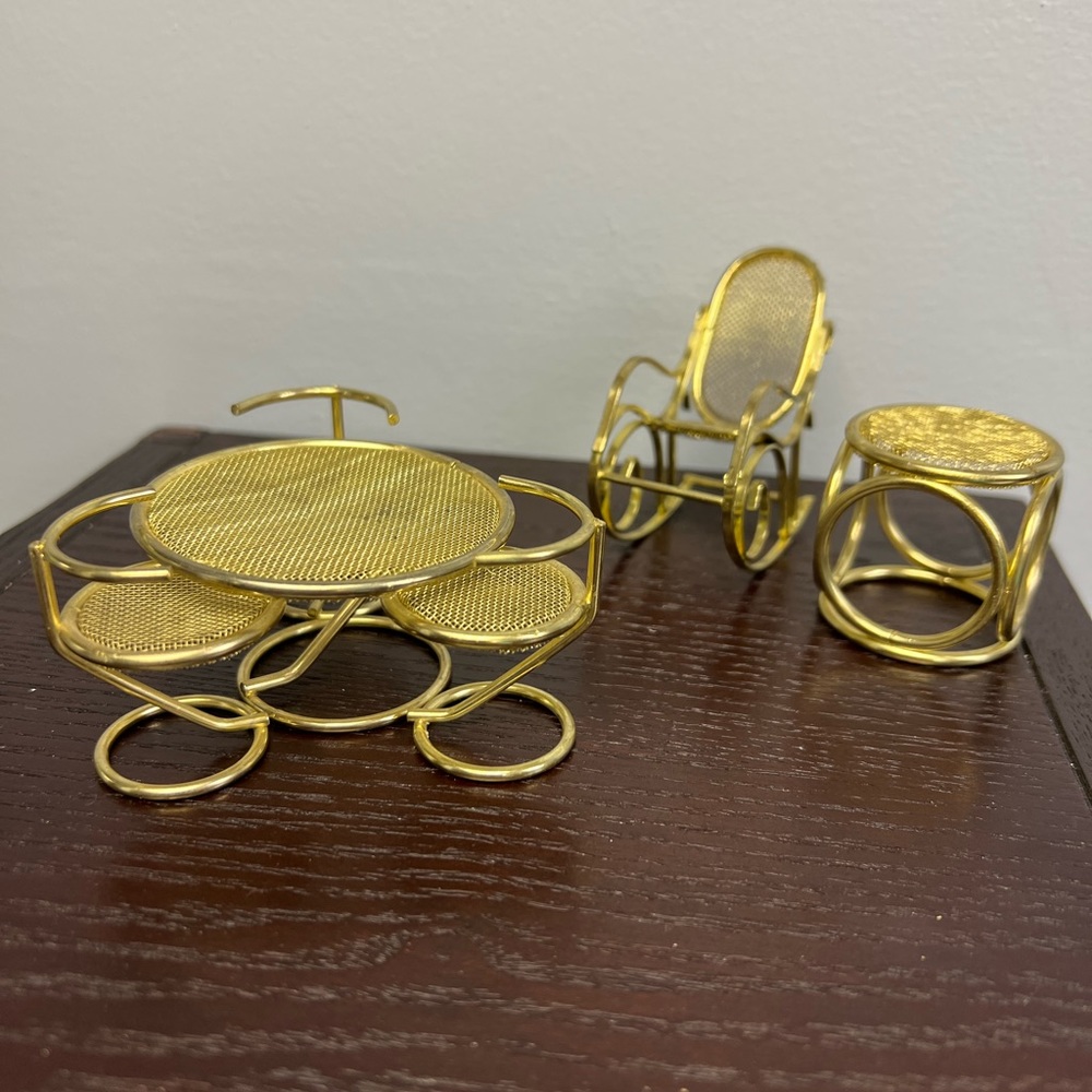 Mini- Gold Metal Doll Set of 6 furniture. Pre-Owned